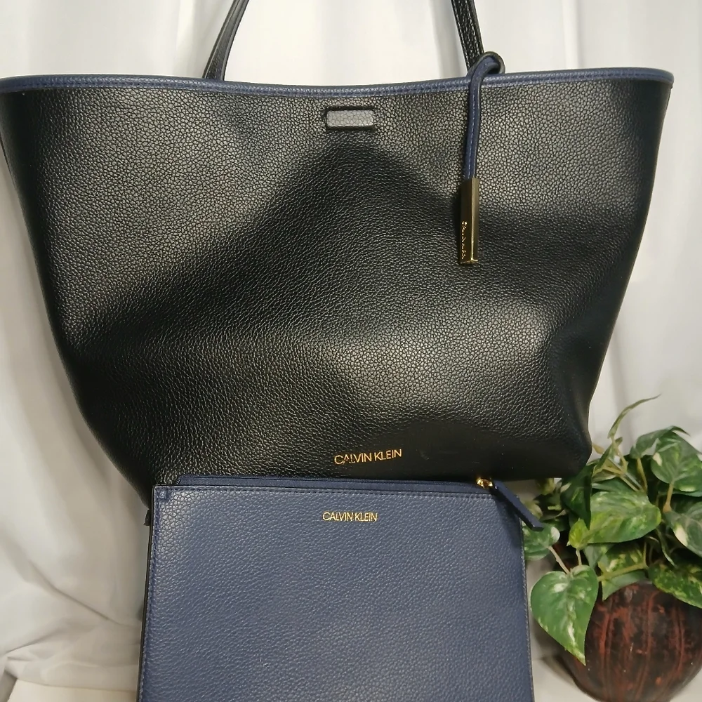 CALVIN KLEIN  Rachel Reversible Tote Bag with Pouch Black/Navy